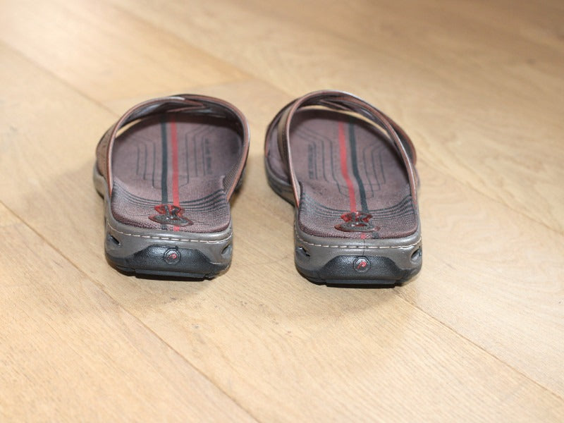 Mules confortables en cuir marron Pegada