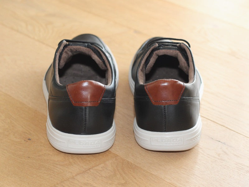 Baskets en cuir noir et semelle blanche