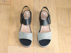 Sandales à talon compensé en cuir noir et blanc Pierrot