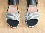 Sandales à talon compensé en cuir noir et blanc Pierrot