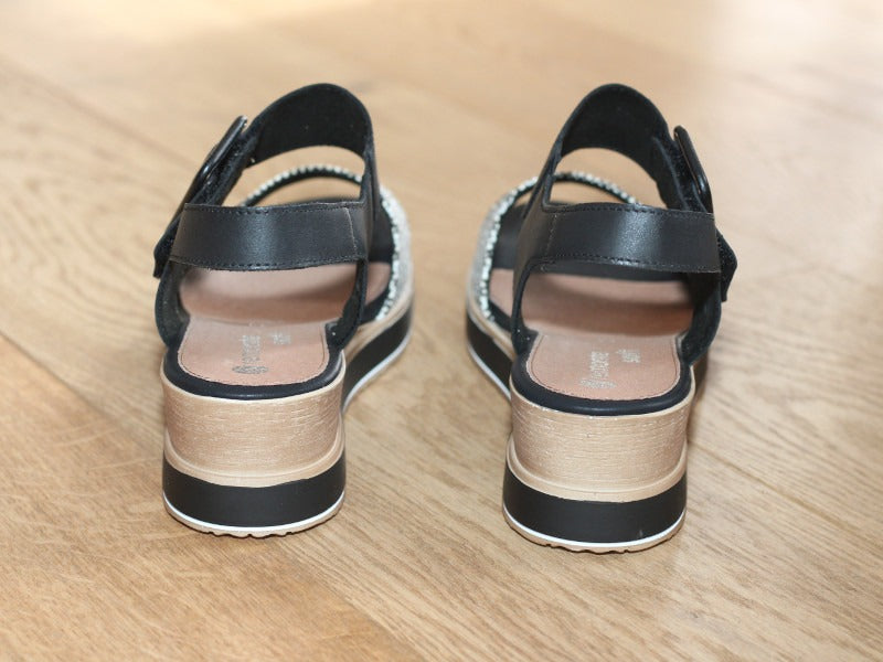 Sandales à talon compensé en cuir noir et blanc Pierrot