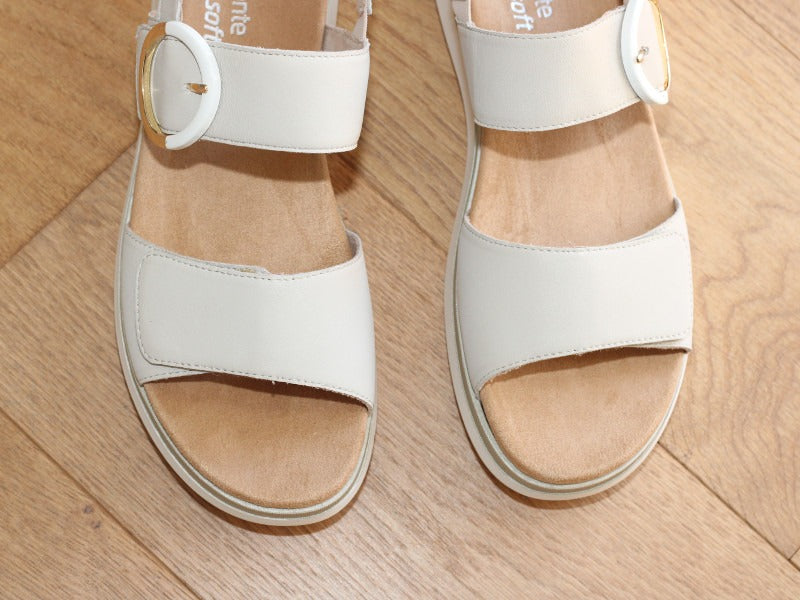 Sandales en cuir beige sur semelle compensée Sweety