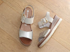 Sandales à talon compensé en cuir beige et doré Sun