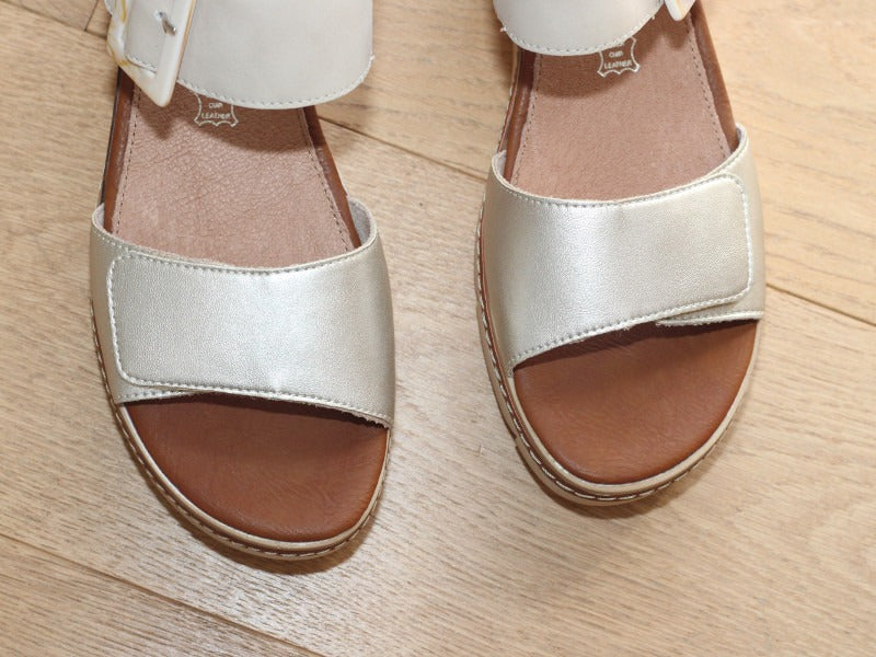 Sandales à talon compensé en cuir beige et doré Sun