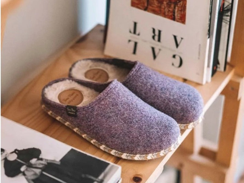 Chaussons forme mule en feutre mauve Deli