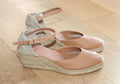 Espadrille fermée à talon compensé en cuir Costa