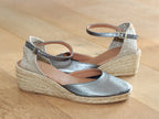 Espadrille fermée à talon compensé en cuir brillant Costa
