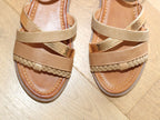 Sandales plates à brides croisées camel et or India