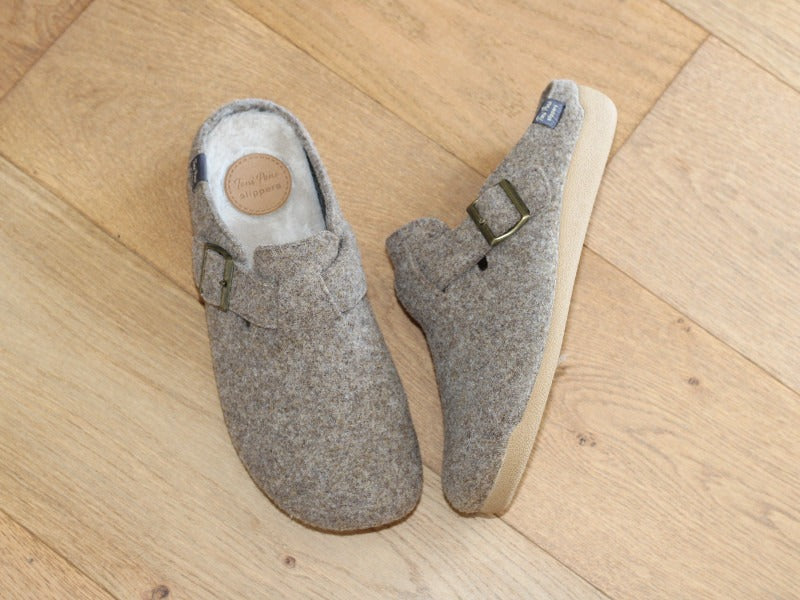 Chaussons type sabot avec boucle Mima coloris taupe