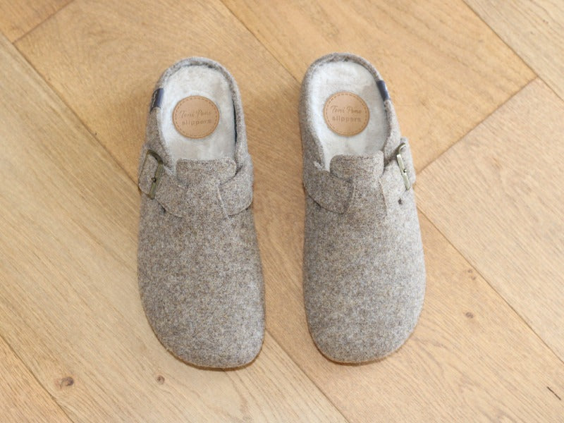 Chaussons type sabot avec boucle Mima coloris taupe