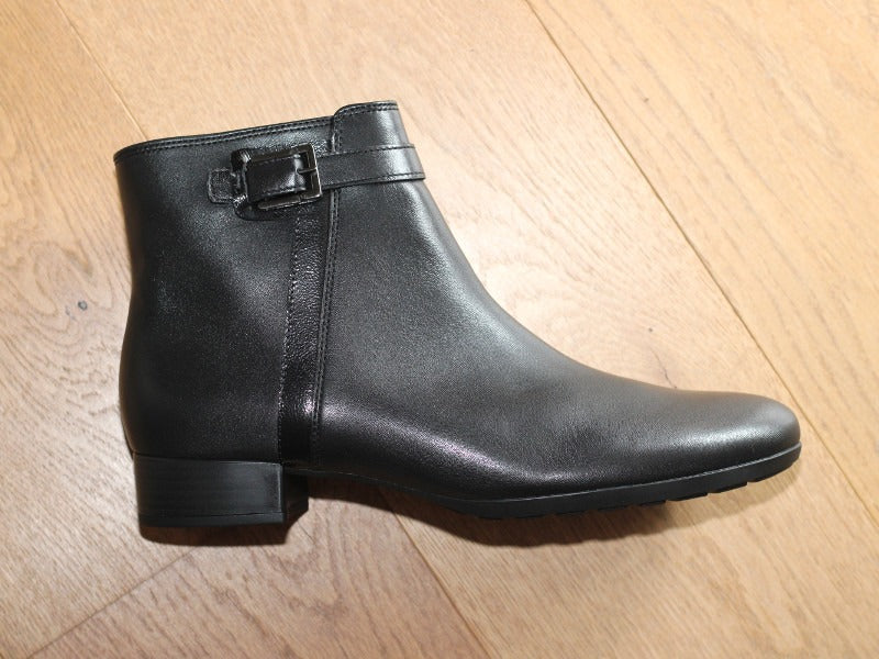 Bottines plates Gabor en cuir noir