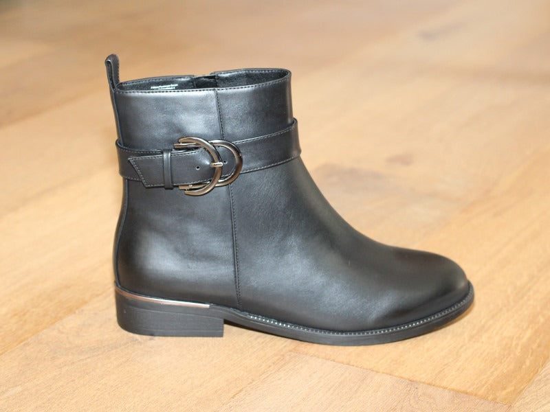 Bottines basses noires avec boucle métal