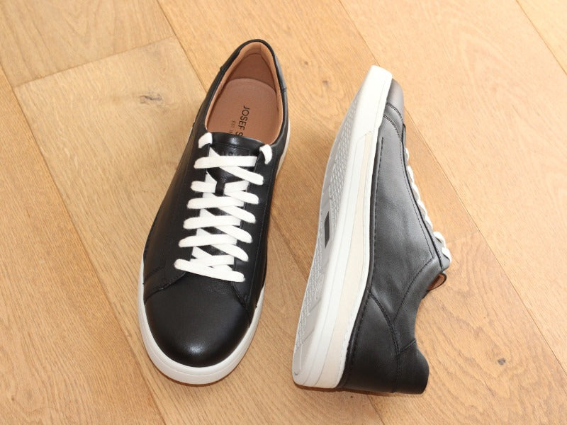 Baskets Cleve en cuir noir et semelle blanche