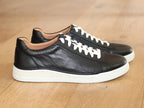 Baskets Cleve en cuir noir et semelle blanche
