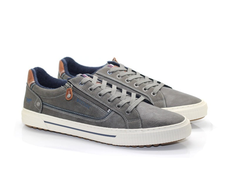 Chaussures sneakers gris de Mustang