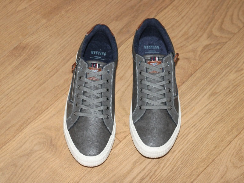Chaussures sneakers gris de Mustang