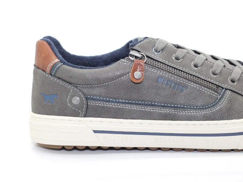 Chaussures sneakers gris de Mustang