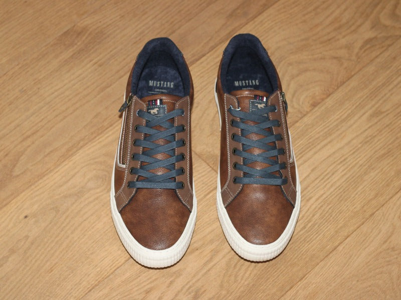 Chaussures sneaker marron de Mustang