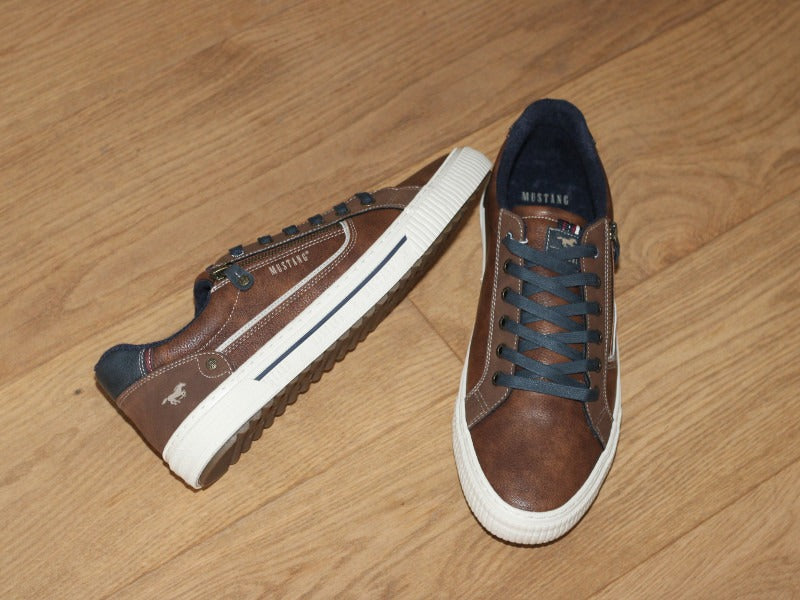 Chaussures sneaker marron de Mustang