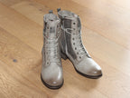 Bottines beige avec imprimé et petit talon Mustang