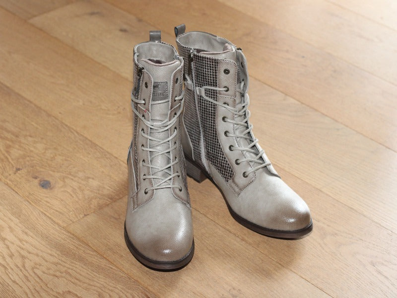Bottines beige avec imprimé et petit talon Mustang