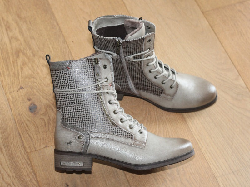 Bottines beige avec imprimé et petit talon Mustang