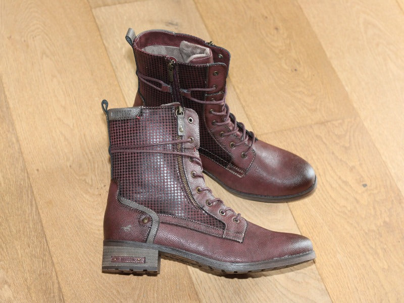 Bottines bordeaux avec imprimé et petit talon Mustang