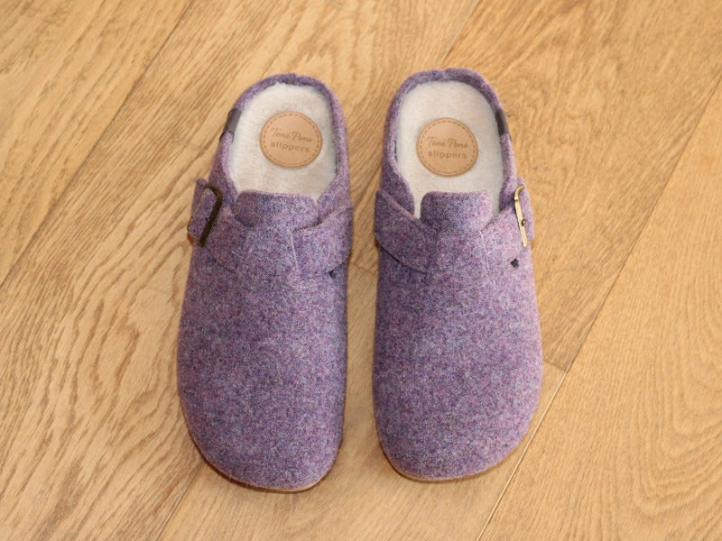 Chaussons Mima avec boucle réglable en feutre violet
