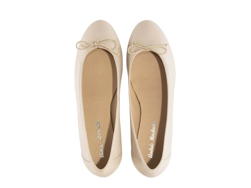 Ballerines classiques en cuir beige