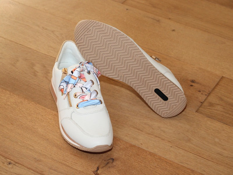 Baskets en cuir blanc et lacet coloré Flore