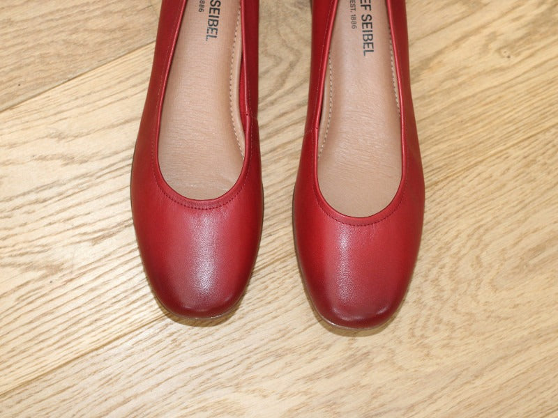 Ballerine Fenja en cuir souple rouge