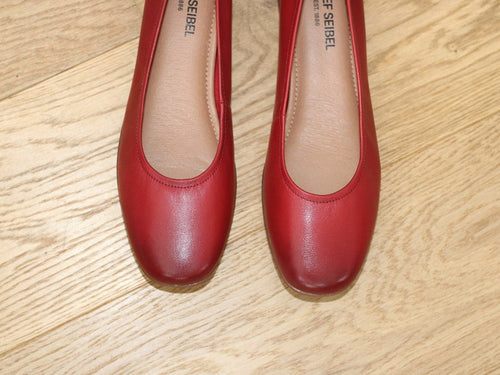 Ballerine Fenja en cuir souple rouge