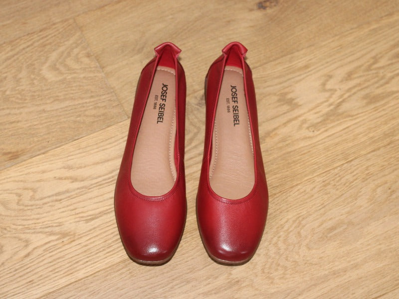 Ballerine Fenja en cuir souple rouge