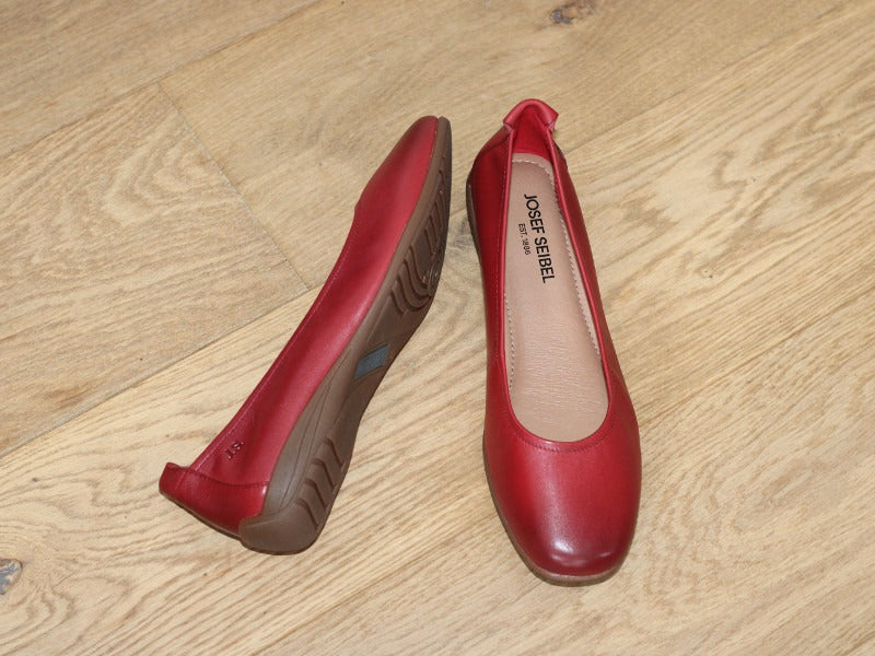 Ballerine Fenja en cuir souple rouge