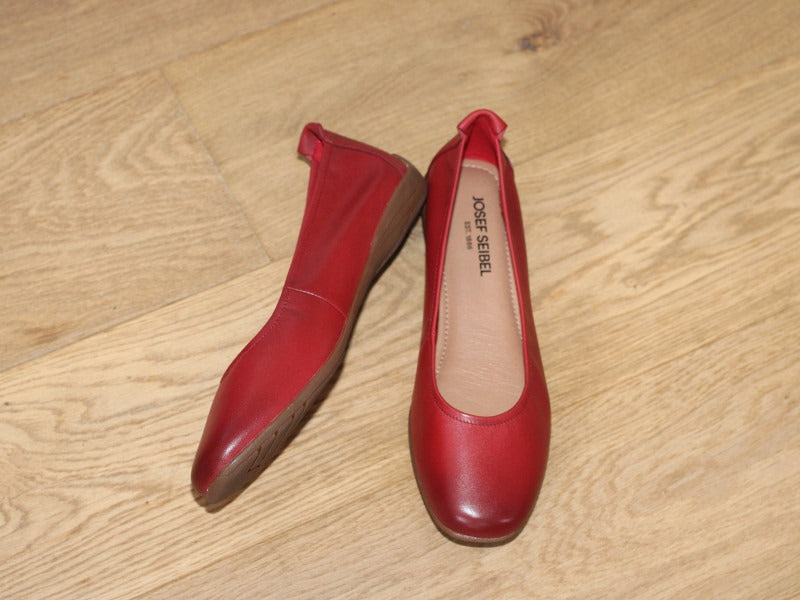 Ballerine Fenja en cuir souple rouge