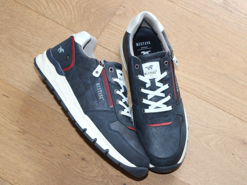 Chaussures sneakers bleu marine Mustang avec semelle sport