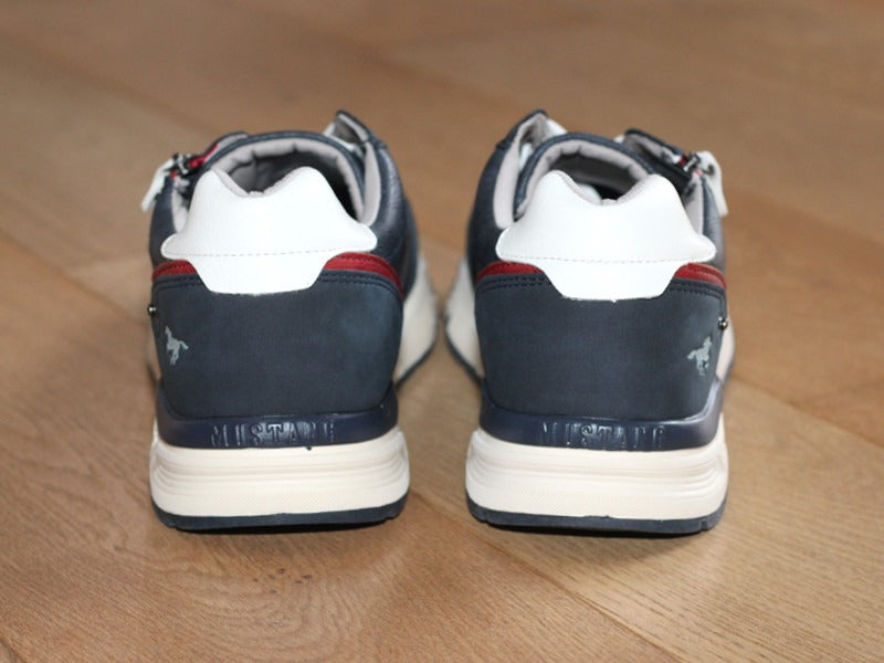 Chaussures sneakers bleu marine Mustang avec semelle sport