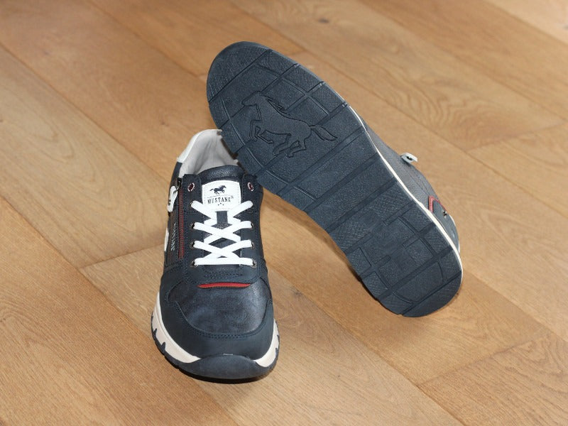 Chaussures sneakers bleu marine Mustang avec semelle sport
