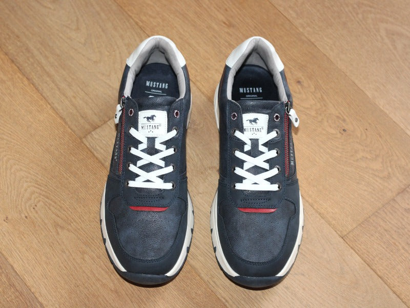 Chaussures sneakers bleu marine Mustang avec semelle sport