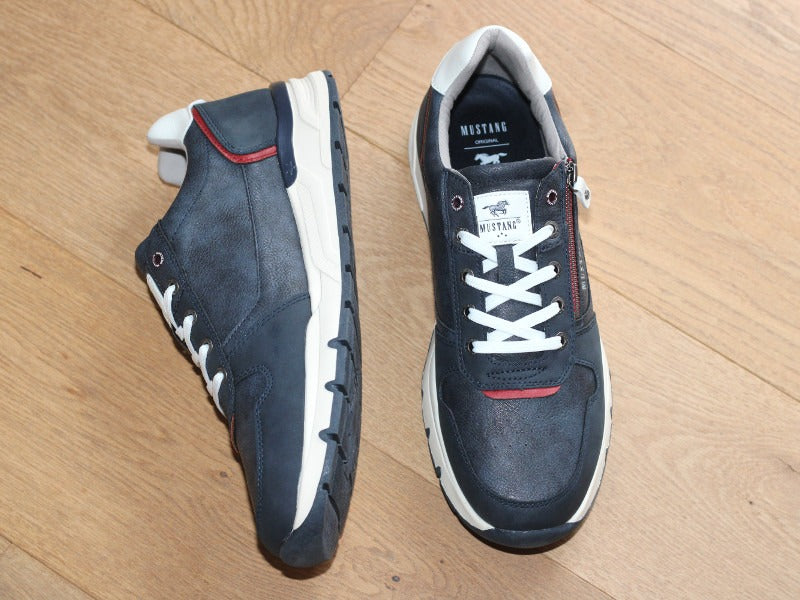 Chaussures sneakers bleu marine Mustang avec semelle sport