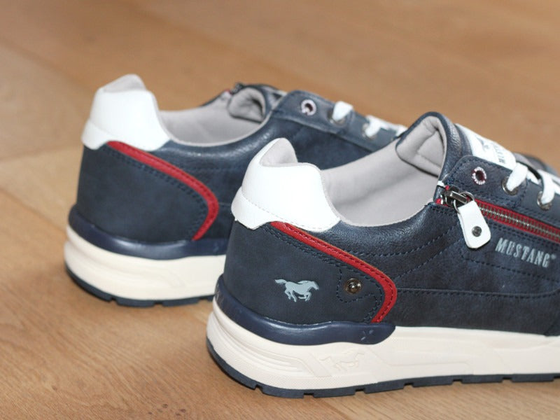 Chaussures sneakers bleu marine Mustang avec semelle sport
