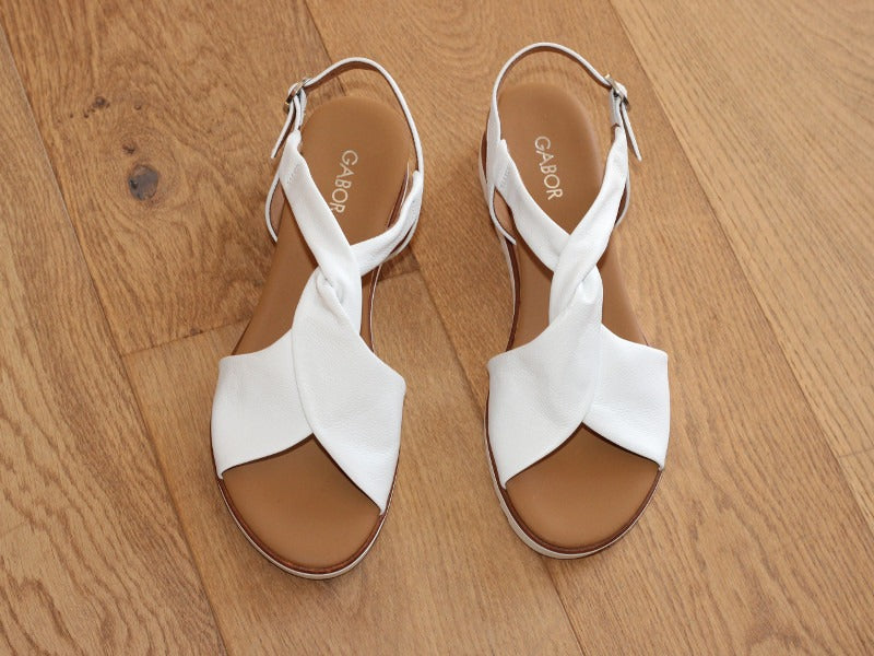 Sandales en cuir blanc et bride croisée Gabor
