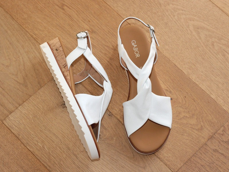 Sandales en cuir blanc et bride croisée Gabor