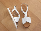 Sandales en cuir blanc et bride croisée Gabor