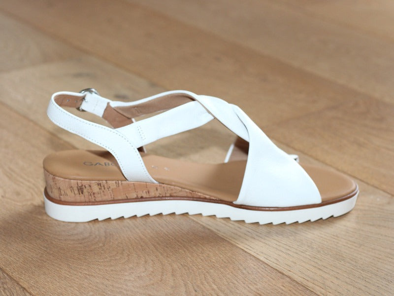 Sandales en cuir blanc et bride croisée Gabor