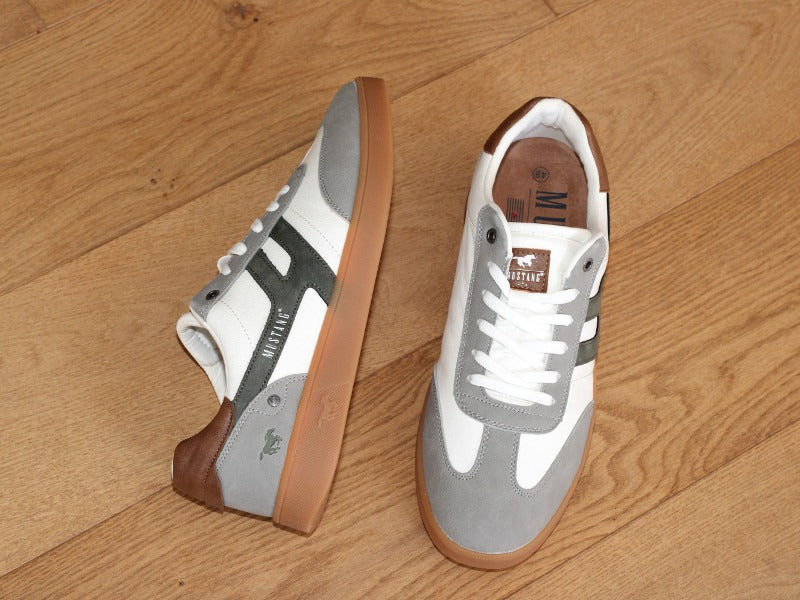 Sneakers moderne Mustang blanc et kaki