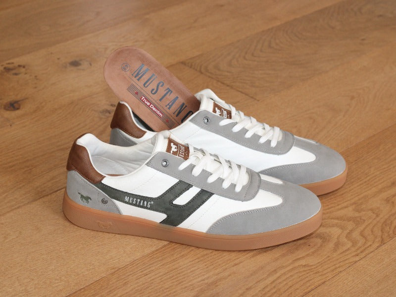 Sneakers moderne Mustang blanc et kaki