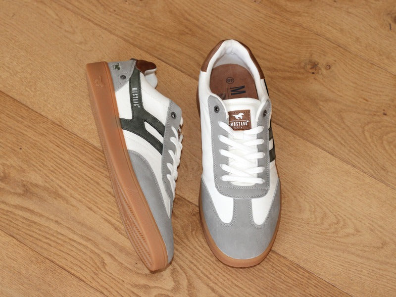 Sneakers moderne Mustang blanc et kaki