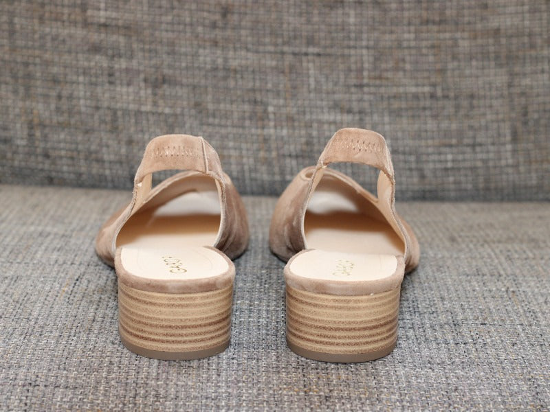 Escarpins bride arrière en cuir nubuck beige Gabor