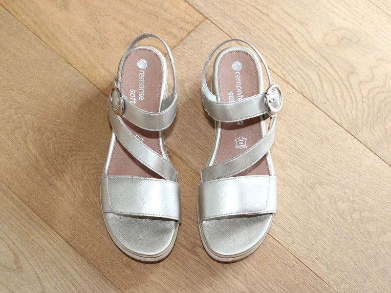 Sandales compensées Remonte en cuir doré et 3 brides réglables